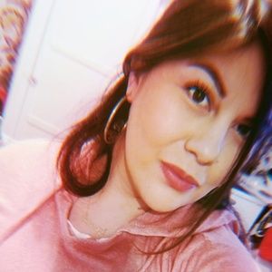Meet your Posher, Yezenia